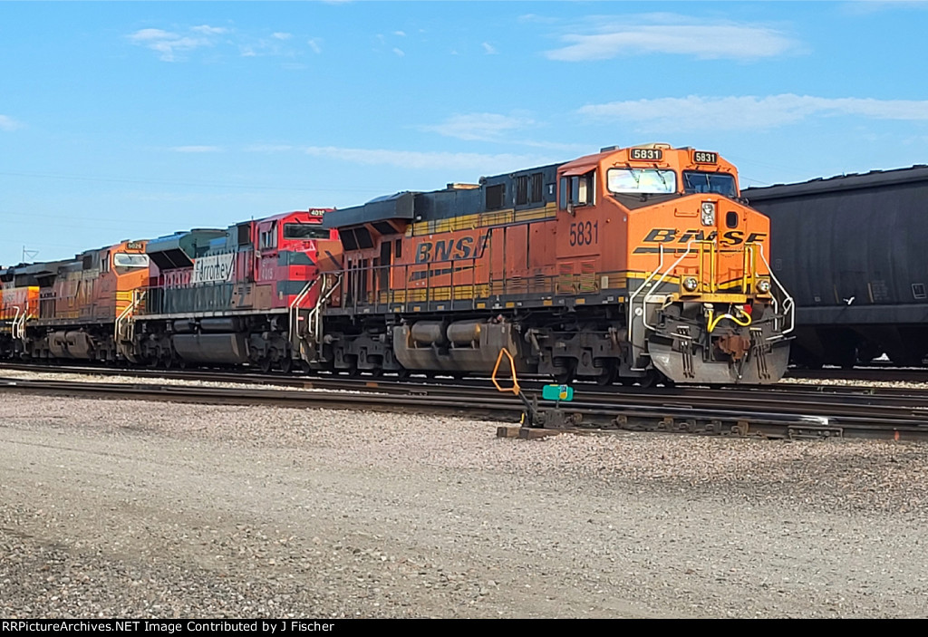 BNSF 5831